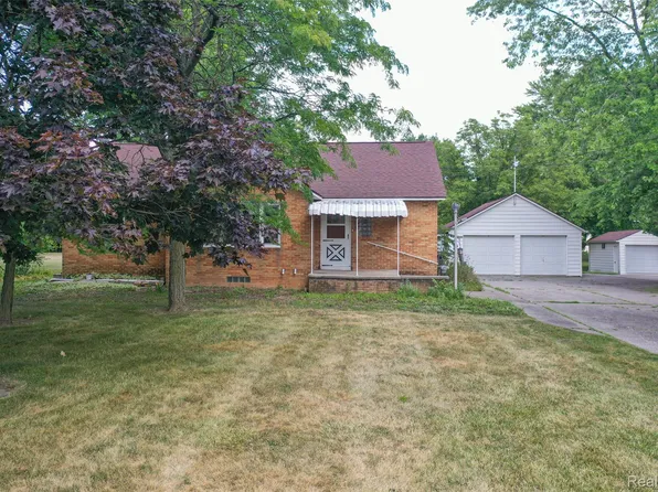 430 N Center Rd, Saginaw, MI 48638