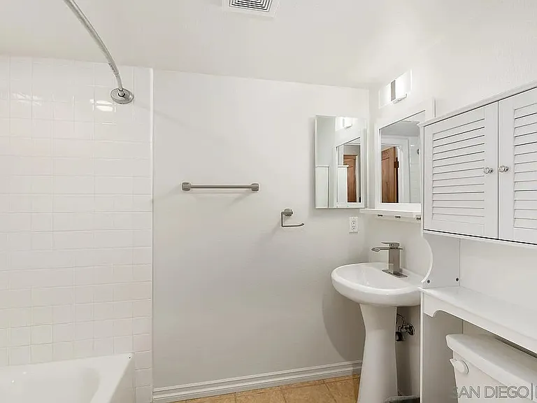 801 W Hawthorn St W #309 — Photo 8