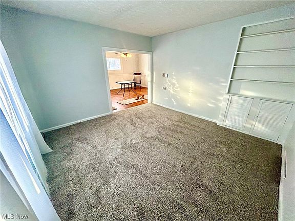 3rd image of 319 New St