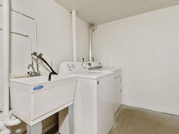 2nd image of 2324 Londin Ct E