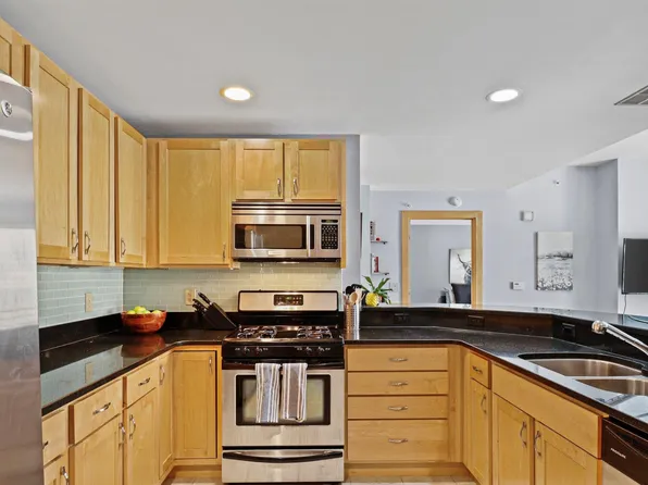 333 W Mifflin St Unit 2070, Madison, WI 53703