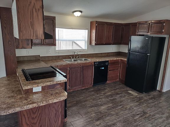 3rd image of 8310 Montgomery Cir