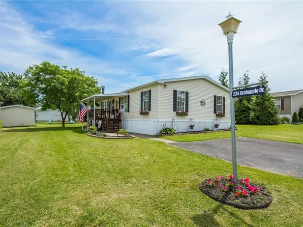 234 Crabapple Dr, Canandaigua, NY 14424
