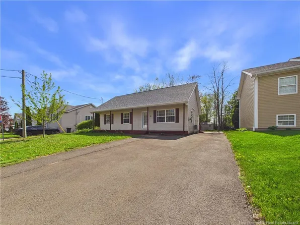 25 Gilbert Finn St, Dieppe, NB E1A 8L3
