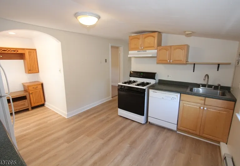 74 Alexandria Ave — Photo 6
