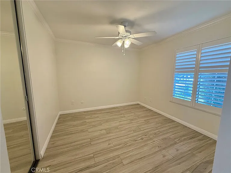 19230 Hamlin St — Photo 19