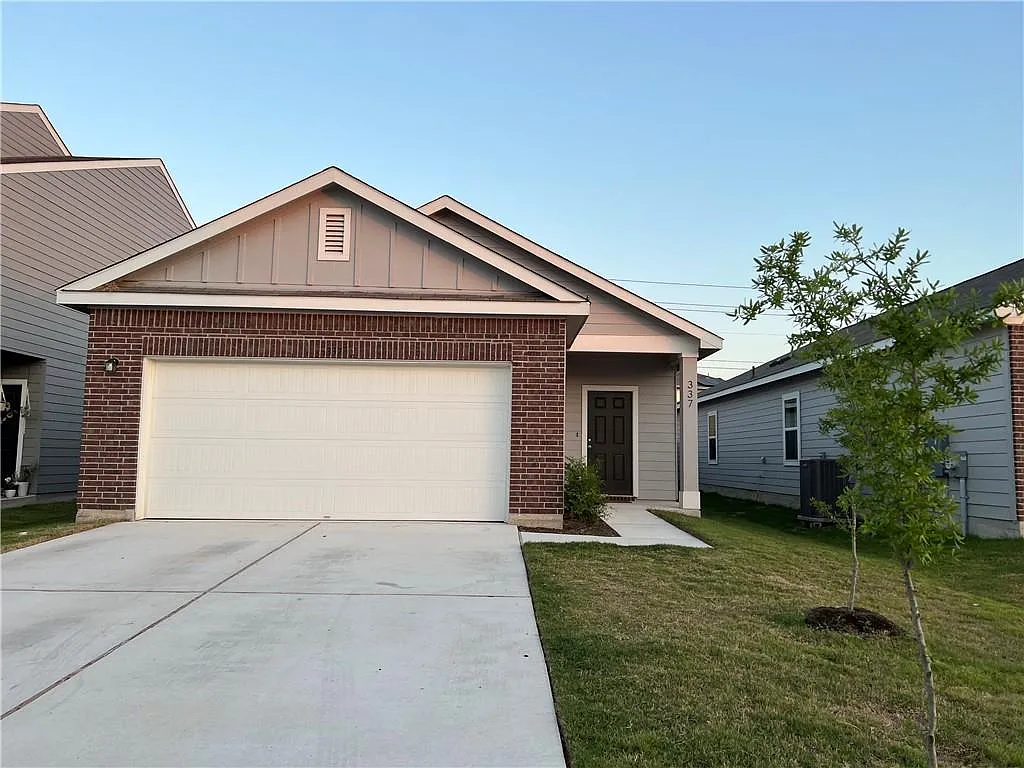 3 bed, 2.0 bath, 1410 sqft, $1,675 — Photo 1