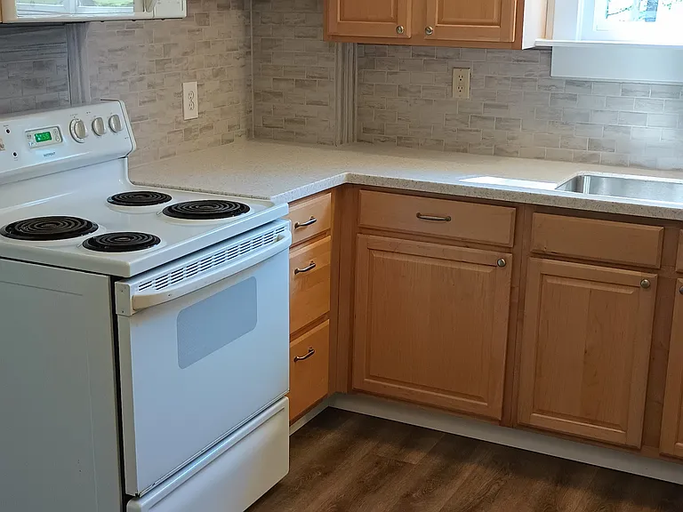 56 Greenview Dr — Photo 4