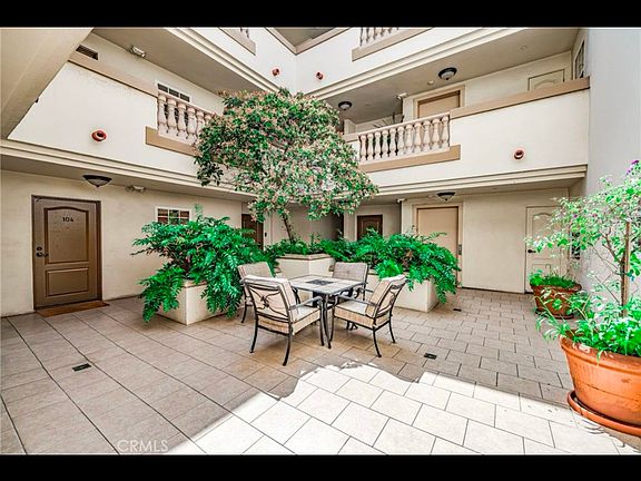 5th image of 4832 Whitsett Ave