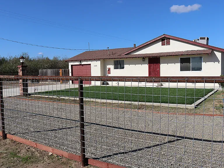 1441 E Barnhart Rd — Photo 3
