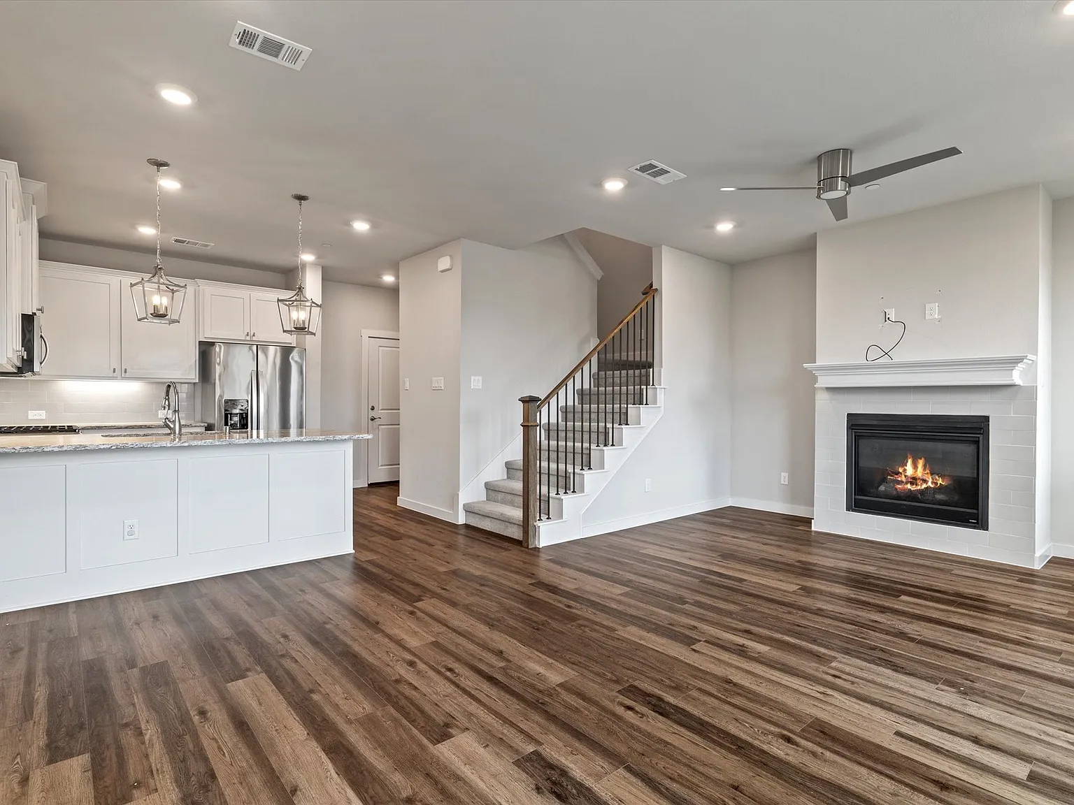 2 bed, 2.5 bath, 1415 sqft, $2,475 — Photo 2
