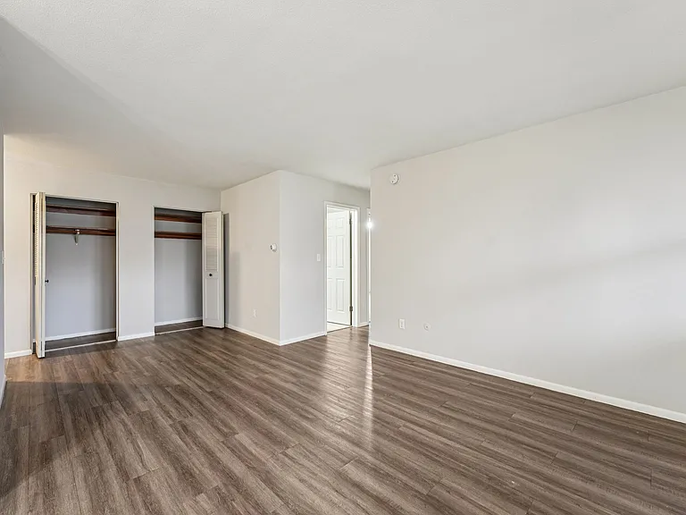 Colonial Terrace — Photo 15