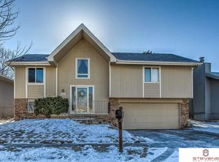11025 Laurel Cir, Omaha, NE 68164