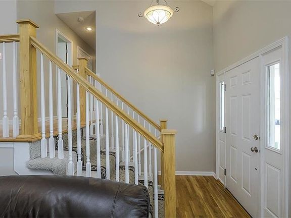 3rd image of 1521 SE Cape Cir