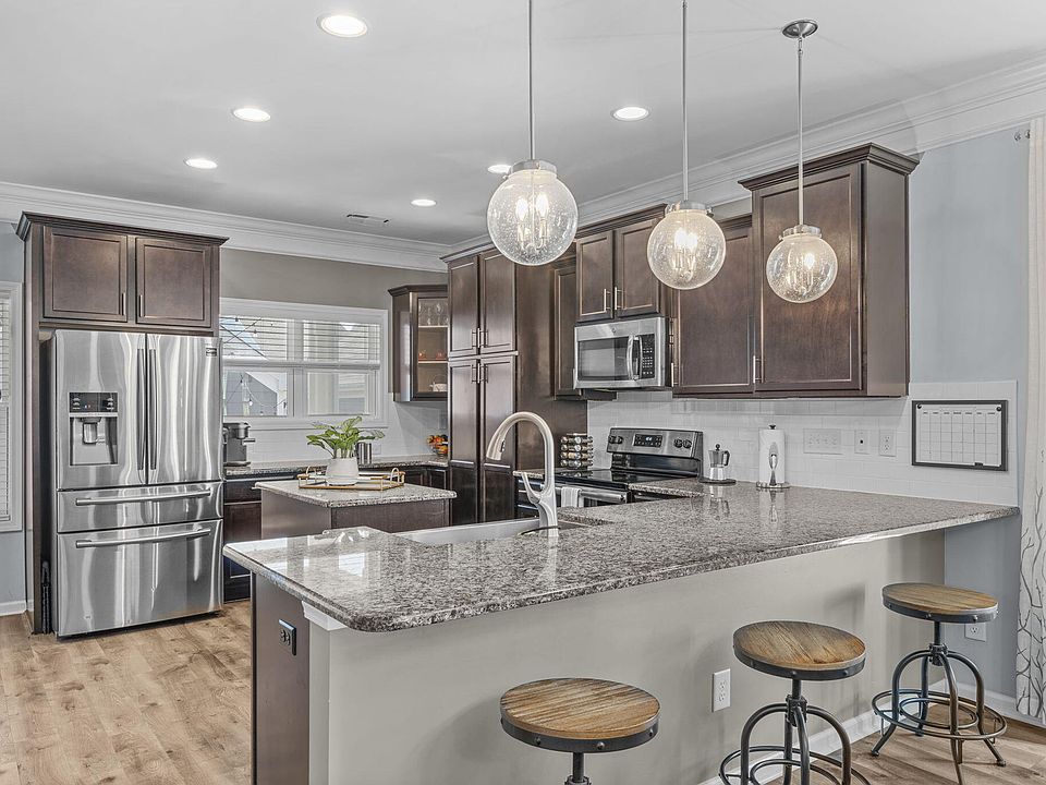 1st image of 1213 Russet Ln