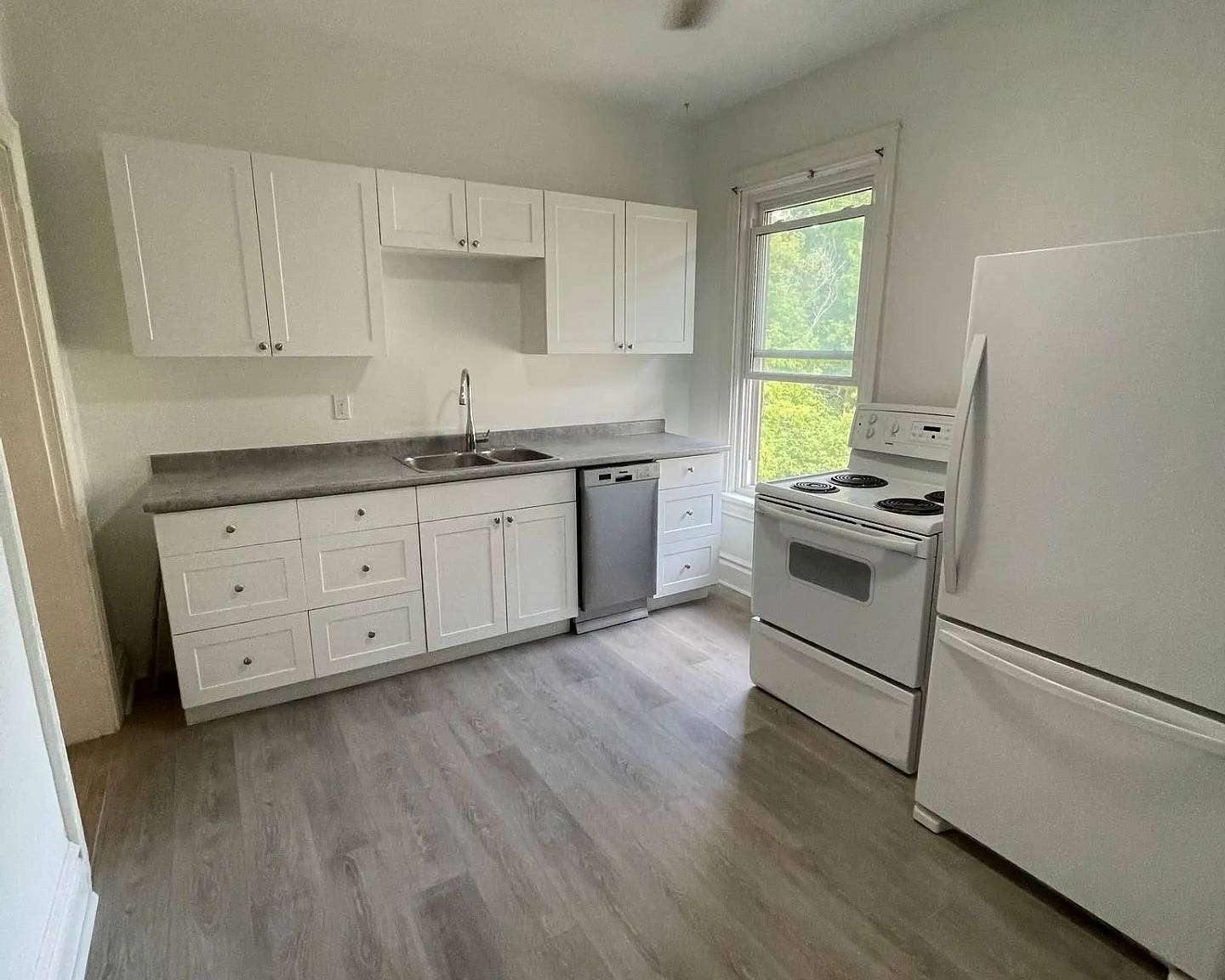 2 bed, $2,000 — Photo 2