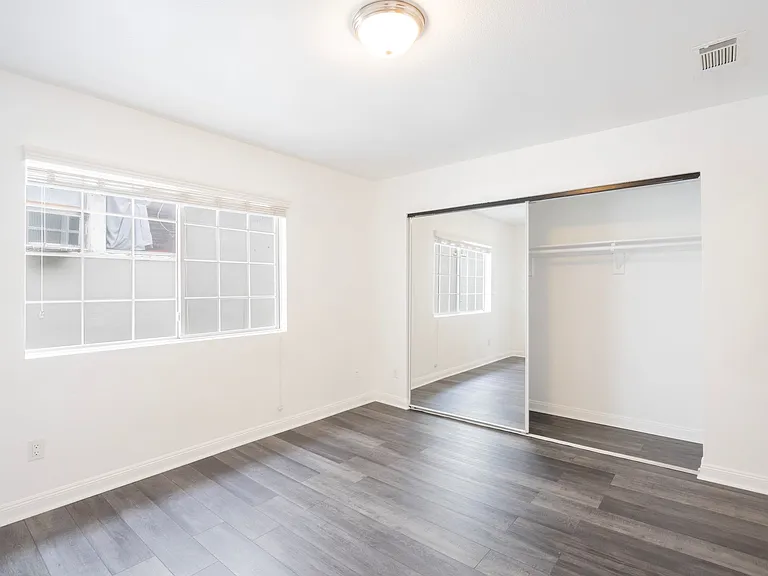 1817 Garfield Pl — Photo 9