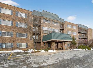 700 Perrie Dr APT 207, Elk Grove Village, IL 60007