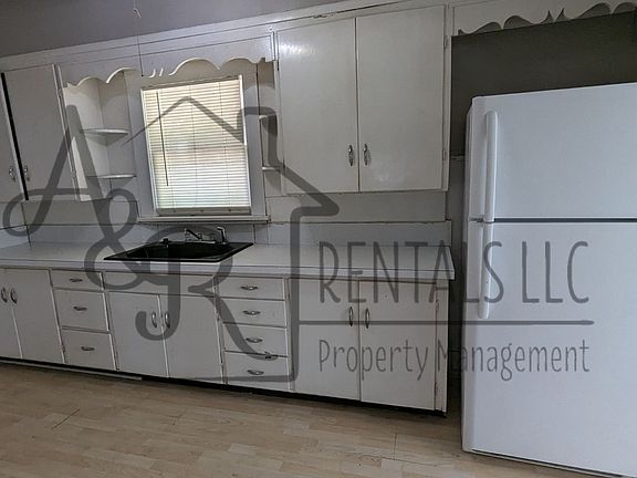 4th image of 2104 N Broadway St