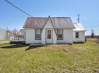 8310 E Sidney Rd, Crystal, MI 48818