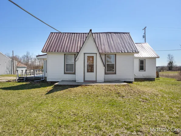 8310 E Sidney Rd, Crystal, MI 48818