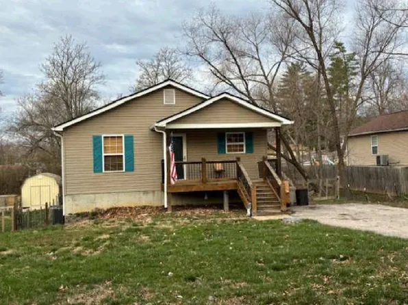 993 Eastridge Dr, Pacific, MO 63069
