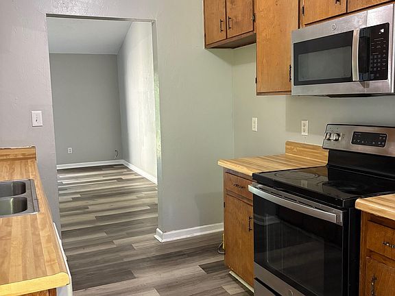3rd image of 1521 Lake Ave