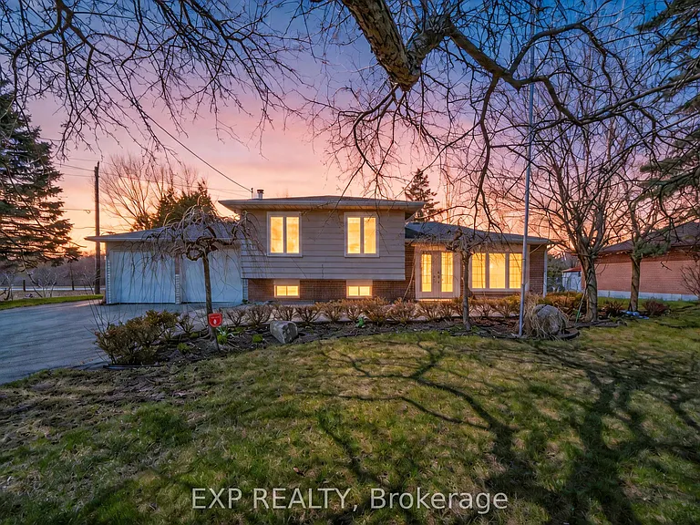 28 Lakeland Cres — Photo 1
