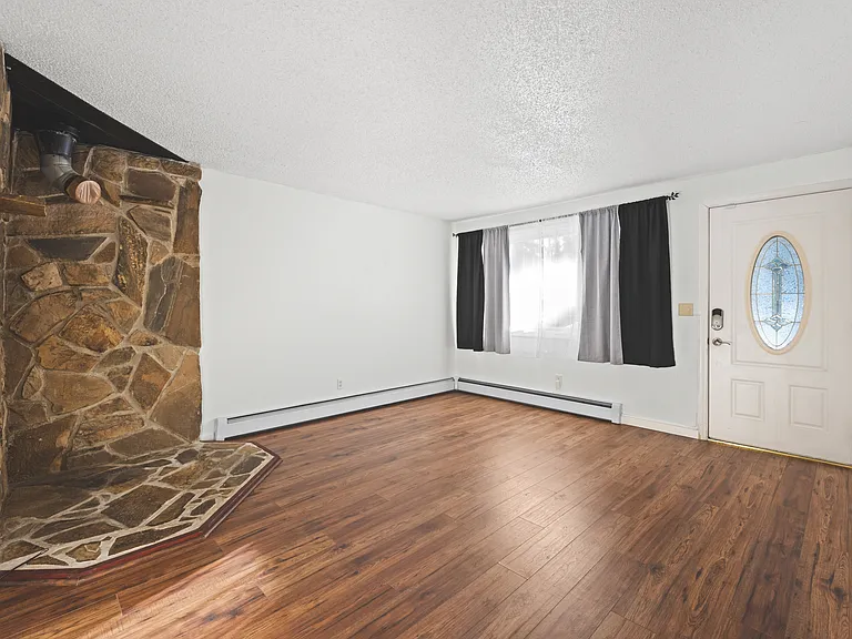 942 Ridgetop Rd — Photo 3
