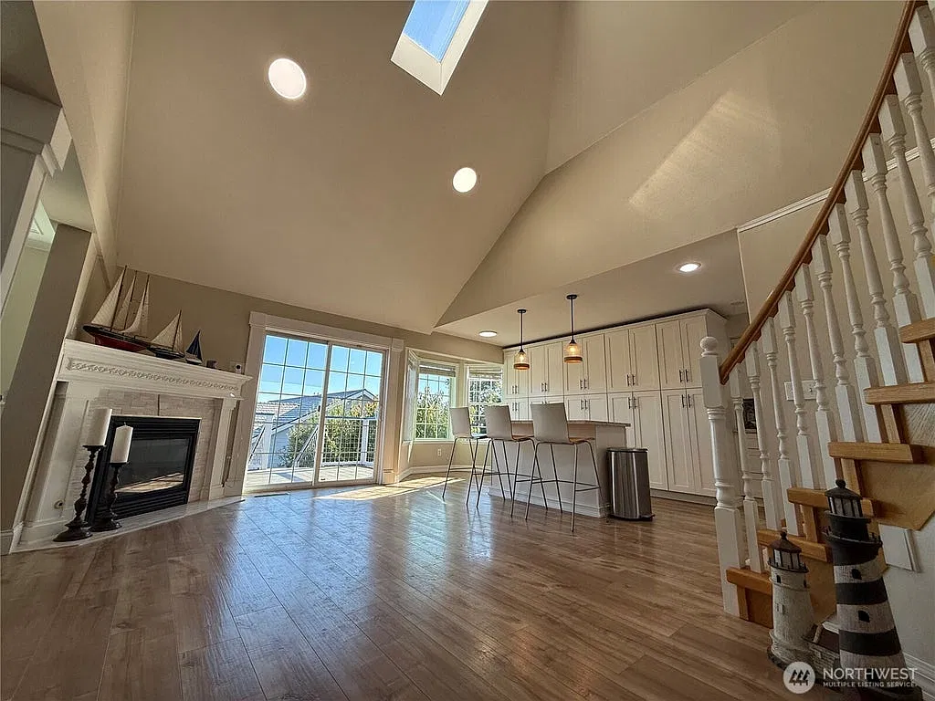 3 bed, 2.5 bath, 2175 sqft, $3,000 — Photo 2