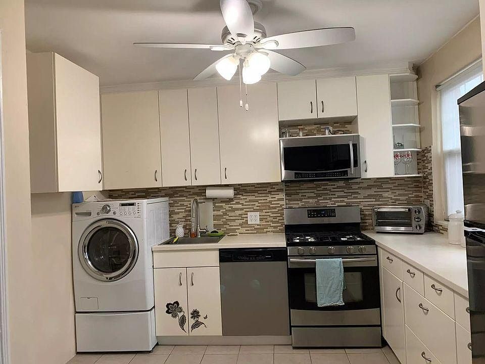 1st image of 59 Dongan Ave #2
