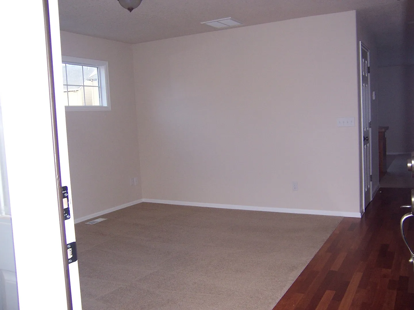 Available Now: 4 Bedroom Home in Willamette Landing — Photo 3