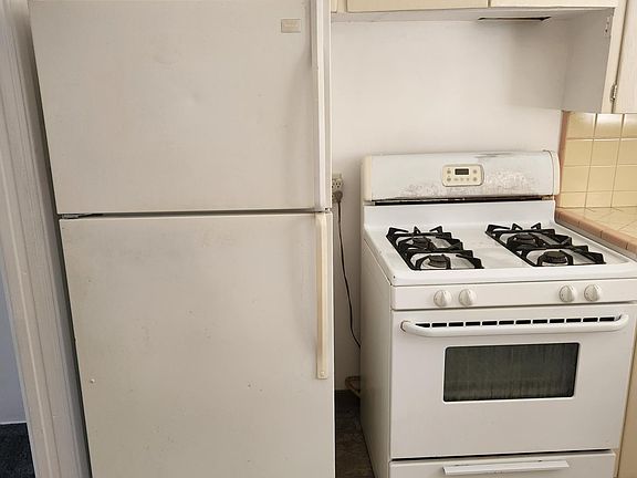 Stove and refrigerator