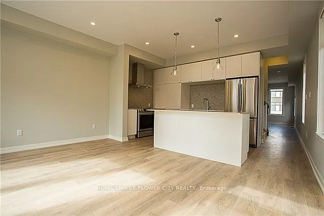 220 Huguenot Rd — Photo 8