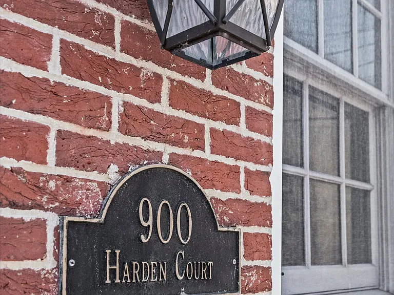 900 Harden Ct — Photo 32