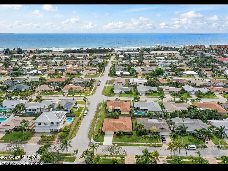 755 Verbenia Dr — Photo 2
