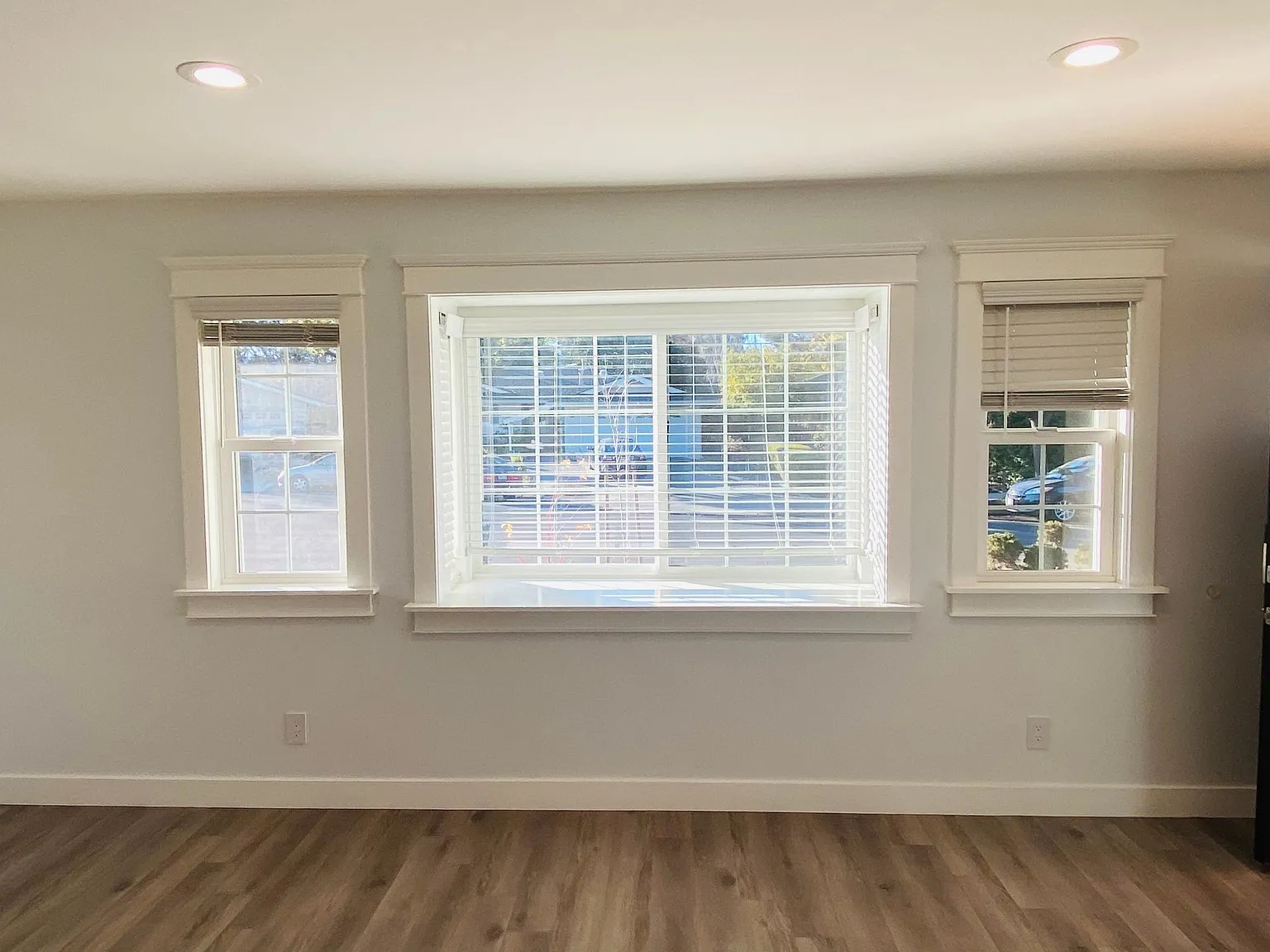 2 bed, 700 sqft, $3,295 — Photo 3
