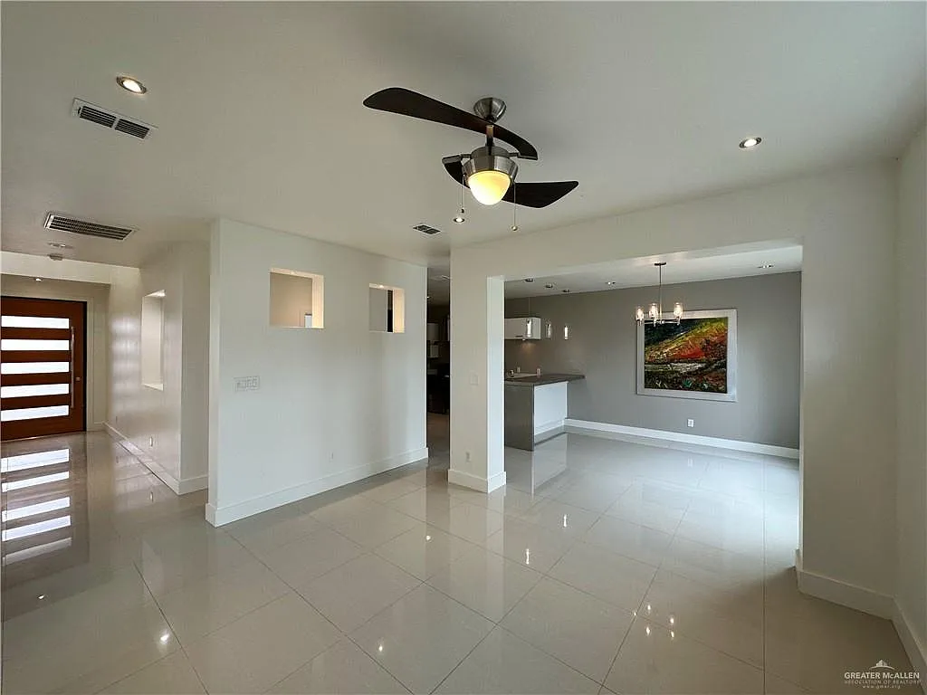 3 bed, 2.5 bath, 1830 sqft, $2,600 — Photo 4