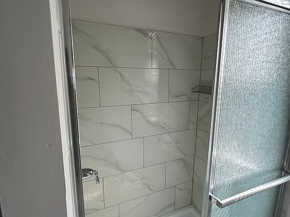 4th image of 124 Jewett St Floor 2