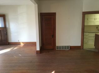 806 S 11th St, Lincoln, NE 68508