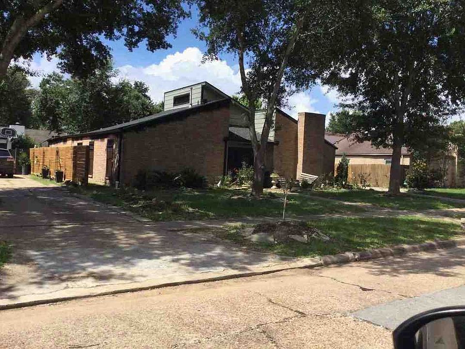 1st image of 15915 Pine Mountain Dr