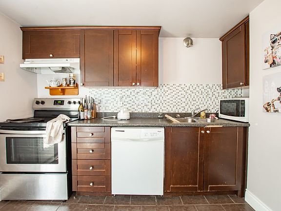 5th image of 62 Garnet St