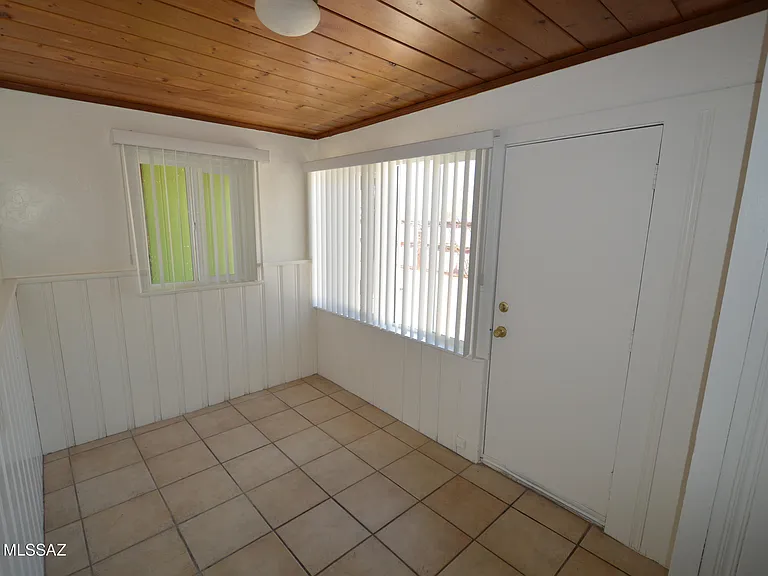2119 N Catalina Ave — Photo 5