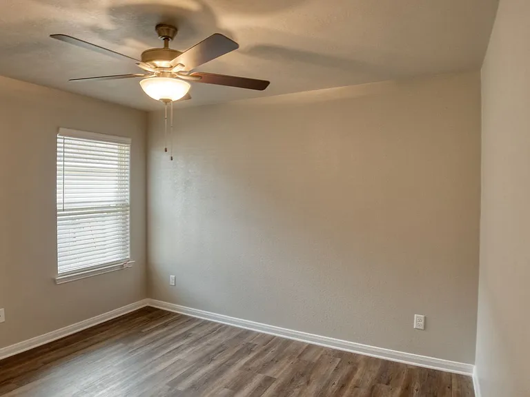 2202 John Ross Ct — Photo 11