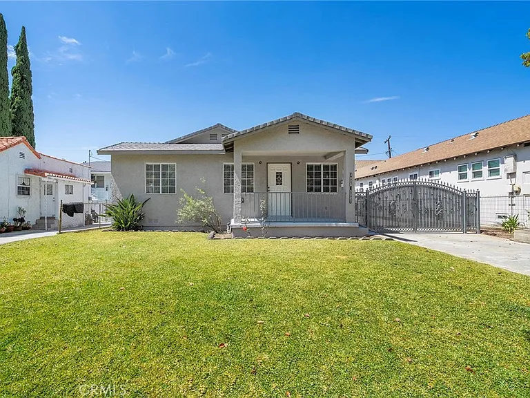 3025 Sherwood Ave — Photo 1