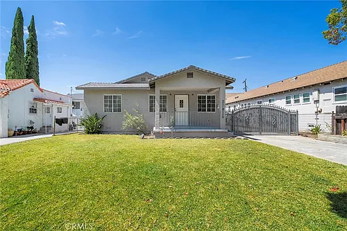 3025 Sherwood Ave Photo 1