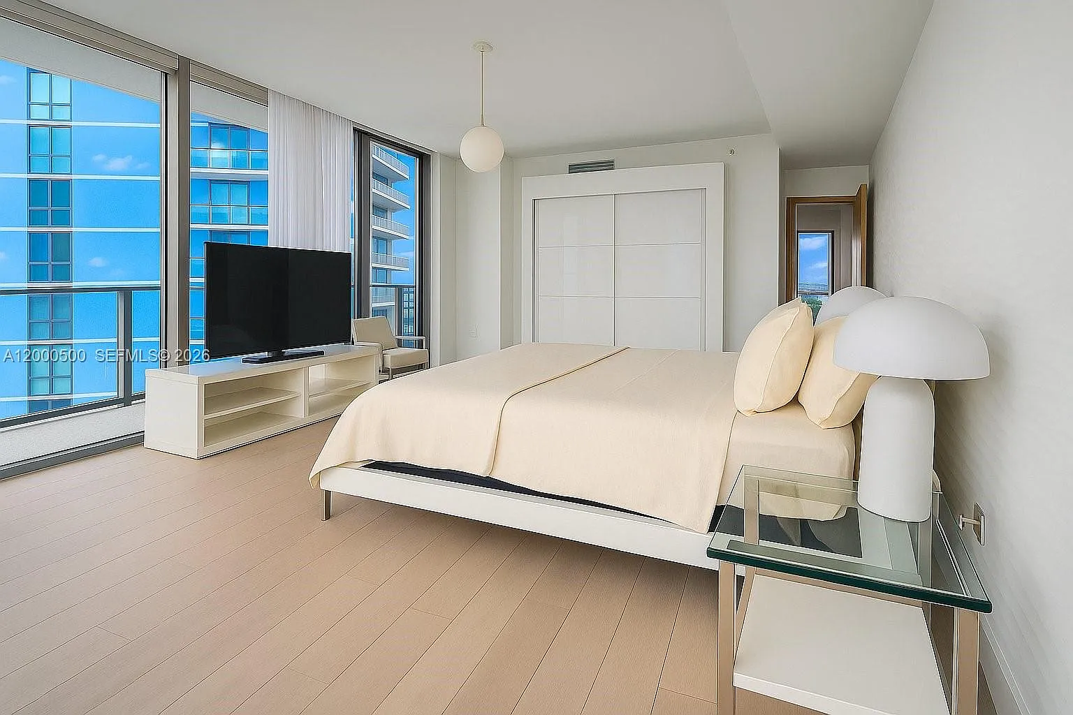 Gran Paraiso Condo — Photo 1