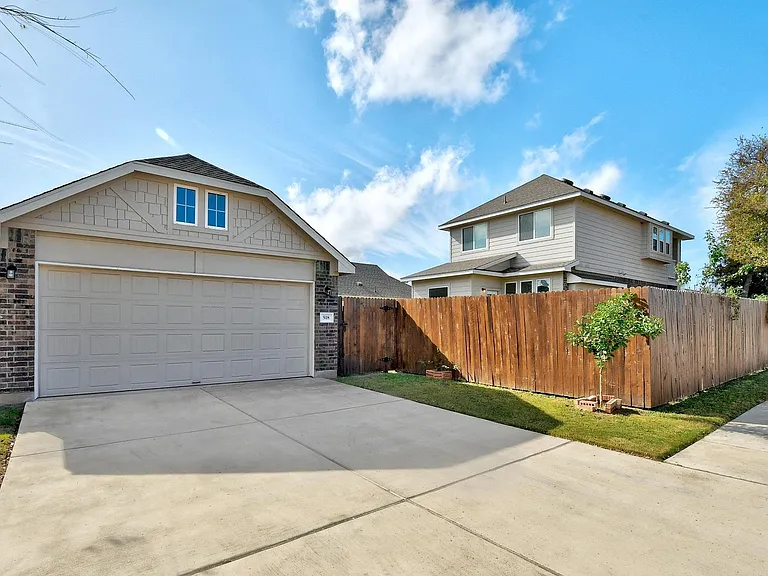 518 Stonewood Ln — Photo 28