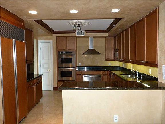 5th image of 20201 E Country Club Dr APT 1504