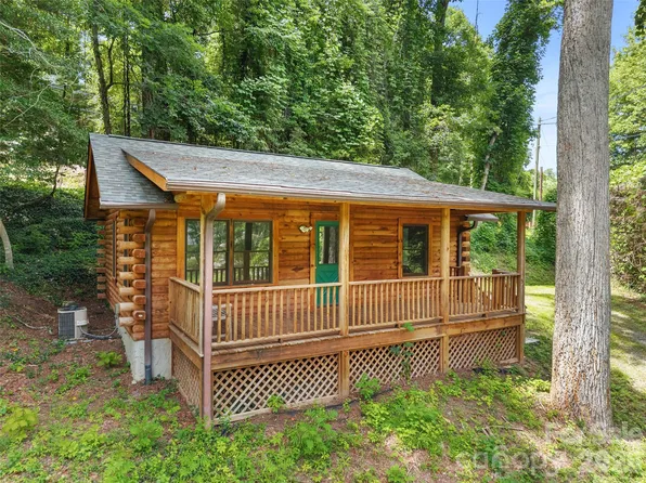 549 Henderson St, Saluda, NC 28773